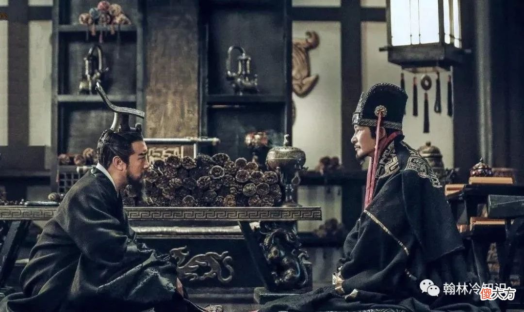 【历史故事】宋太祖赵匡胤：看大臣坐着不开心，想出一招，影响后世近千年