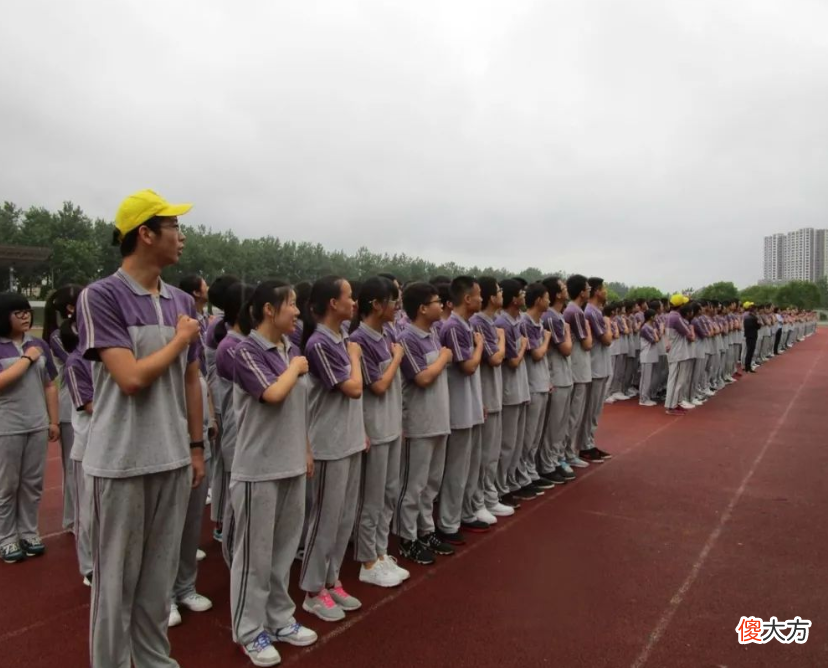 若学生经常说谎，父母不要盲目责罚，最好使用正确的方法进行教育