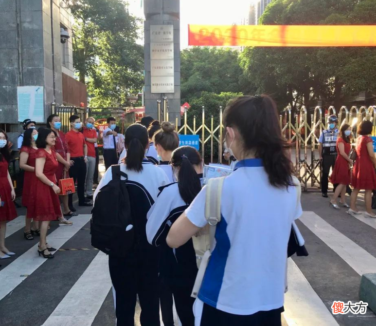 若学生经常说谎，父母不要盲目责罚，最好使用正确的方法进行教育