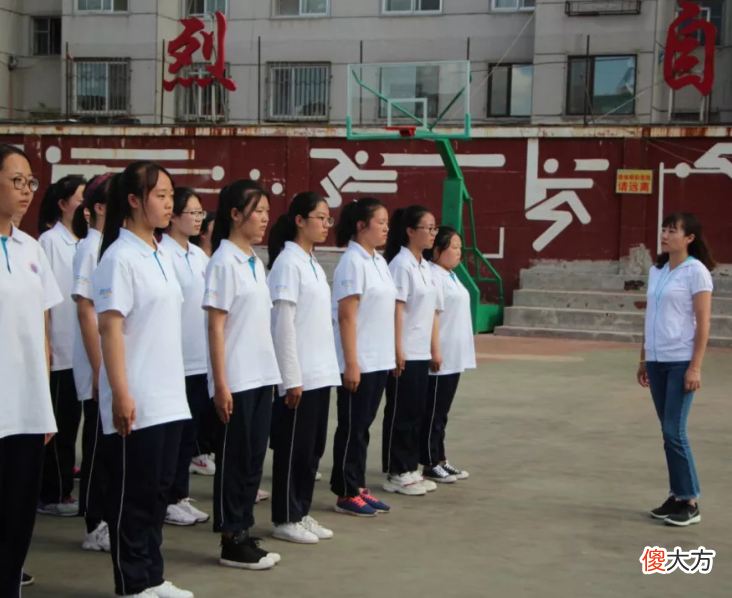 若学生经常说谎，父母不要盲目责罚，最好使用正确的方法进行教育