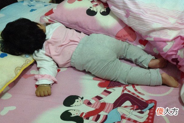 孩子睡觉若有这三个举动，不是睡不安稳，而是大脑发育健康的表现