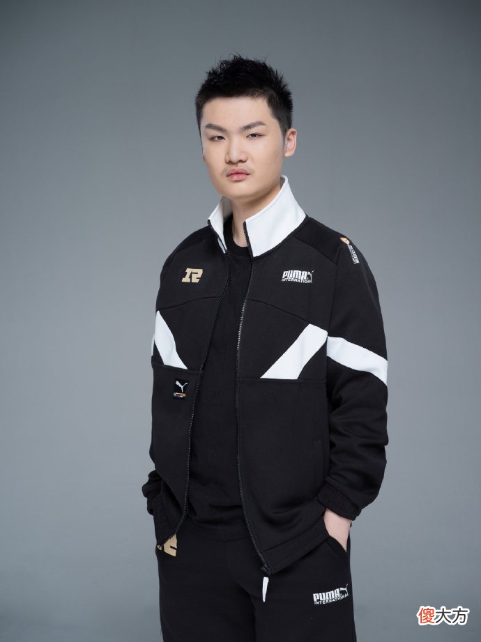 【游戏世界】从顶级边路到“FW”打野，RNG.M“毁掉”梁晚秋只用了一年时间！