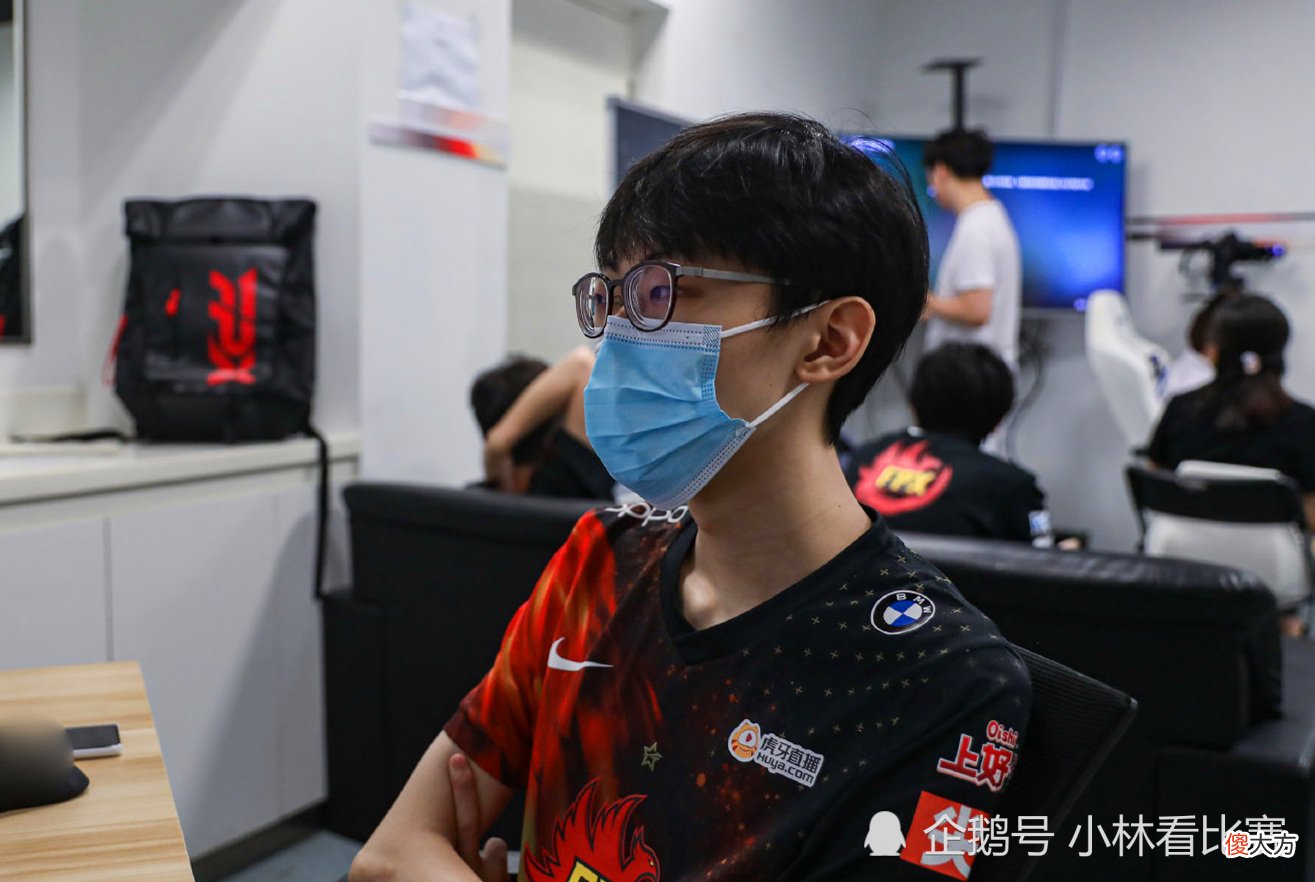 【游戏世界】“顶不住牛宝接连送，贡子哥怒斥换人”FPX再败，Doinb心态失衡直接自闭，管泽元说出FPX痛点。