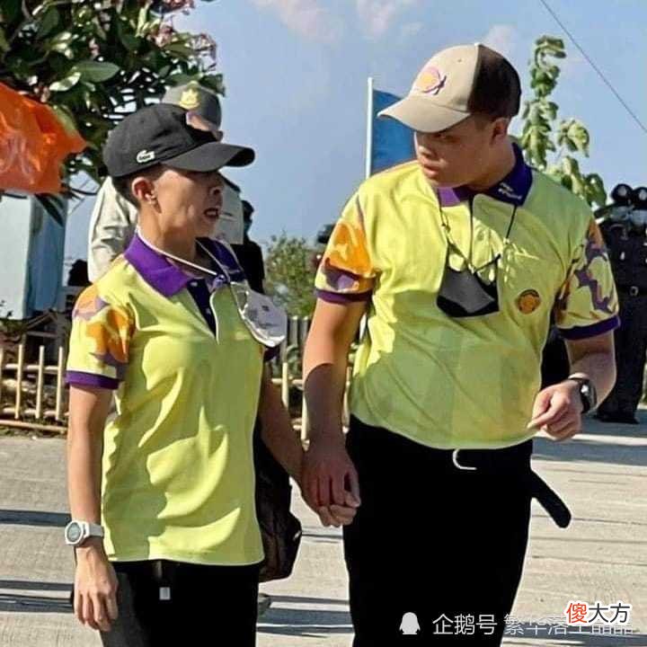 【历史故事】泰王室局势明朗,帕公主携西拉米登上海报,她的表情很吸睛
