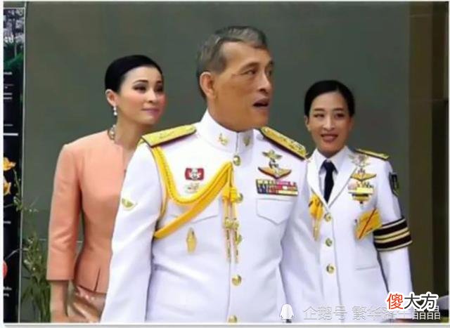 【历史故事】泰王室局势明朗,帕公主携西拉米登上海报,她的表情很吸睛