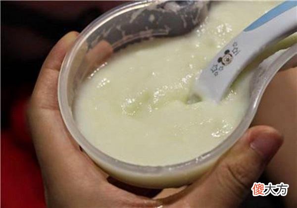给宝宝冲米粉，父母常犯这6个错误，中招的快改正，不然娃白吃了