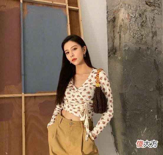 【时尚一点】宋妍霏清爽别致的服装设计为主