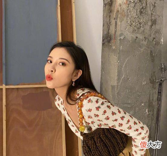 【时尚一点】宋妍霏清爽别致的服装设计为主