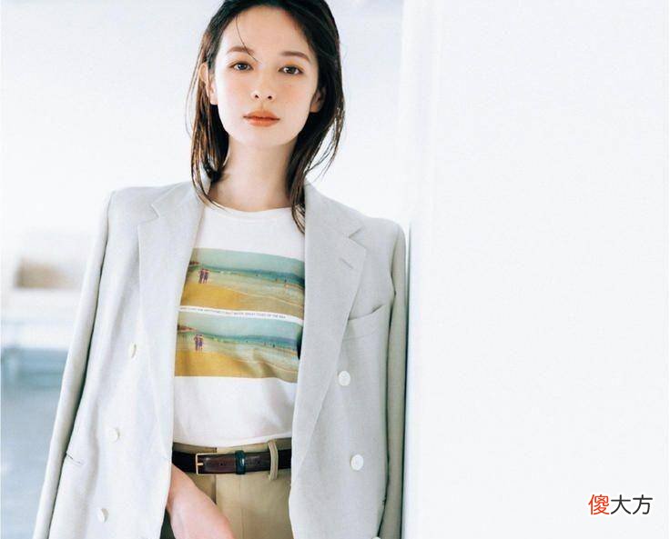 【就爱时尚】基础款打造通勤风的6个技巧基础款的单品是核心