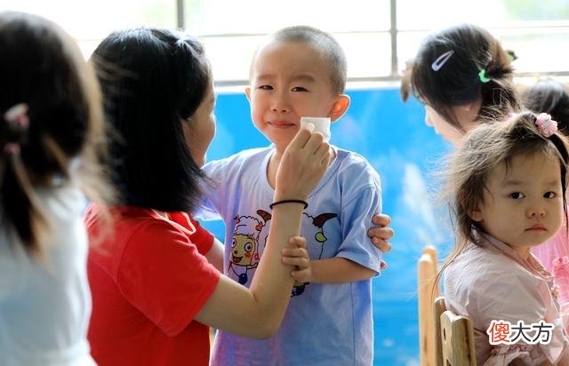初入幼儿园如何跟孩子告别？避开3个雷区，一招让宝宝爱上幼儿园