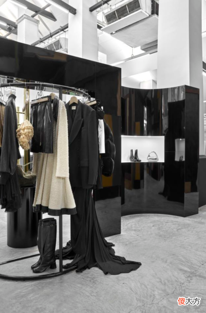 【时尚一点】KHAITE正式入驻新加坡Dover Street Market