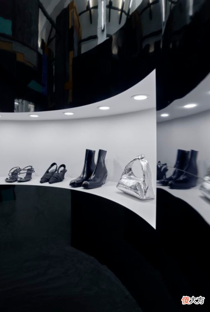 【时尚一点】KHAITE正式入驻新加坡Dover Street Market