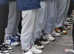 【就爱时尚】为什么男人都喜欢穿“灰裤子”？又土又难看，难道牛仔裤不香了吗