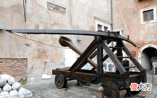 【爱历史】三国时期曹操在军队中配备的“霹雳车”