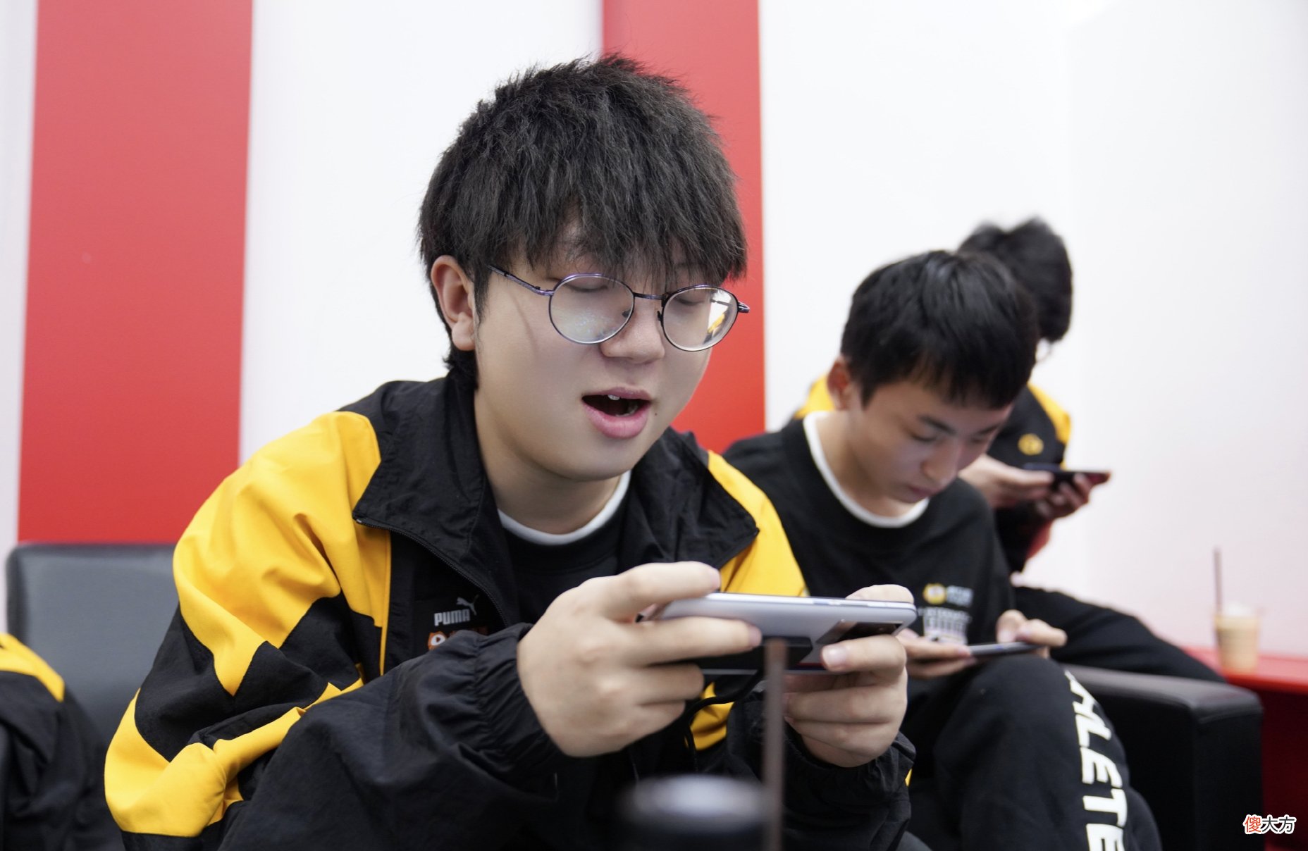 【游戏世界】狼队高开低走，晋级形势不容乐观，AG超玩会又要耻辱性晋级？