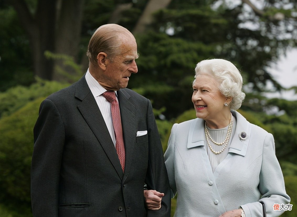 【历史故事】94岁女王不省心:丈夫花心,妹妹爱上有家室侍卫,儿子痴恋卡米拉