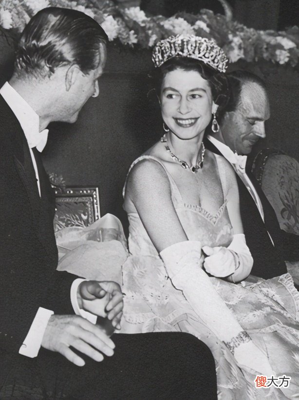 【历史故事】94岁女王不省心:丈夫花心,妹妹爱上有家室侍卫,儿子痴恋卡米拉