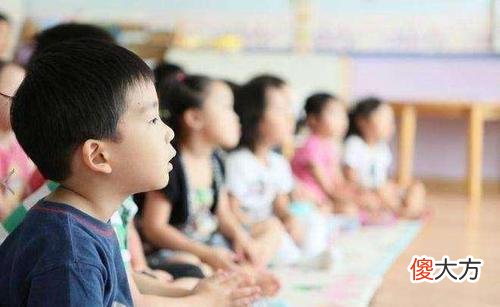 当孩子问：妈妈，为什么我们家没钱？妈妈高情商的回答是这样的