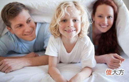 当孩子问：妈妈，为什么我们家没钱？妈妈高情商的回答是这样的