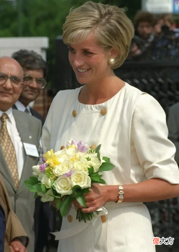 【爱历史】菲利普亲王拒绝女王的国丧,24年前他一步一步,送走了儿媳戴安娜