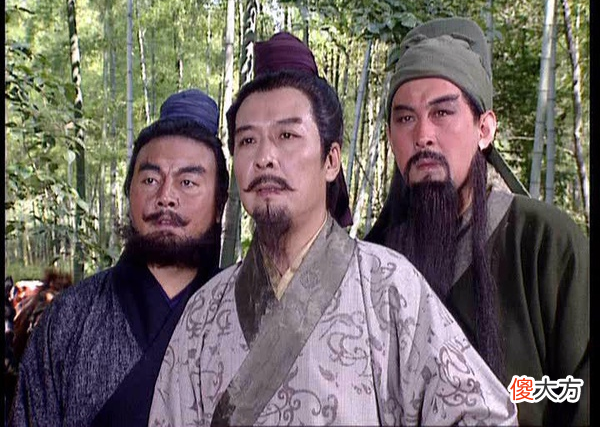 【爱历史】三国里最反复无常的十二人，有英雄有名士也有小人，吕布都只能位列第三