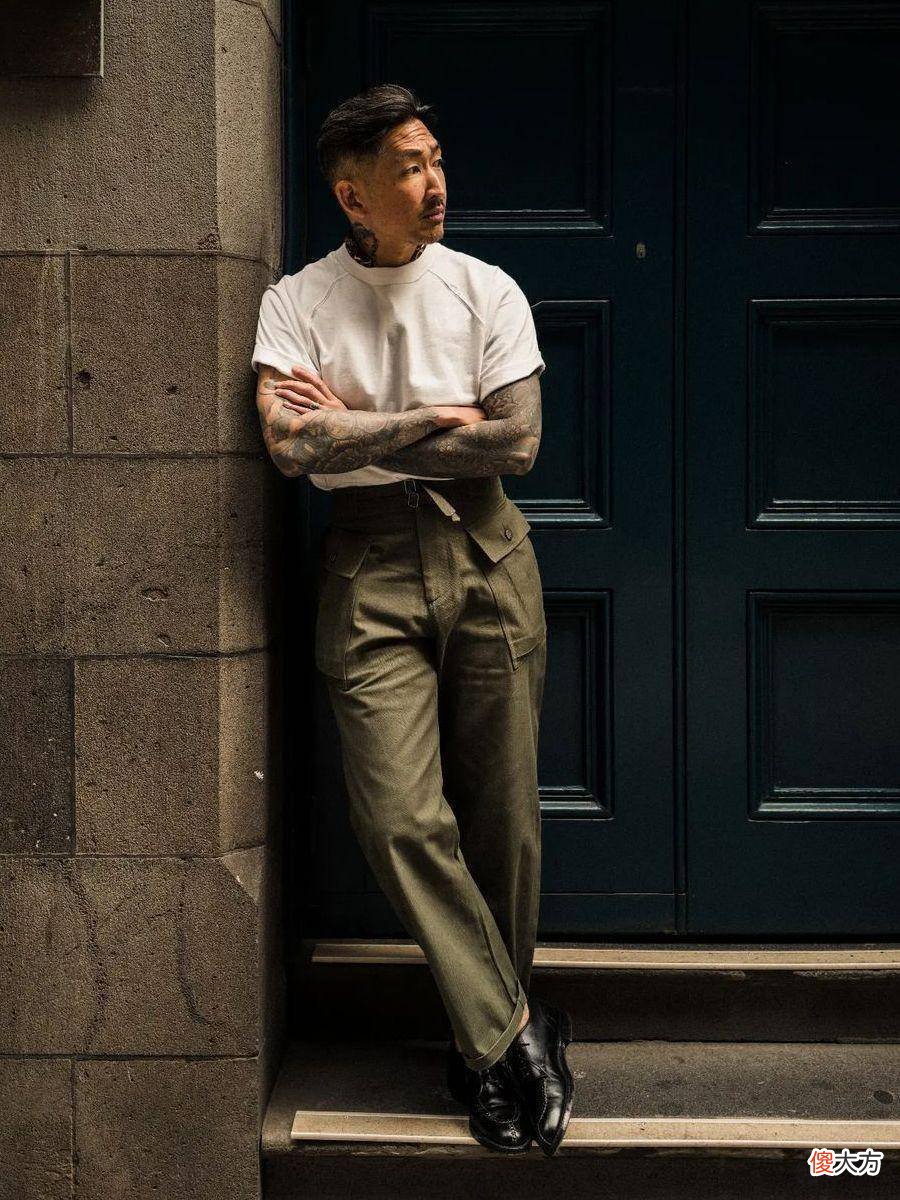 【时尚一点】中年男人：尽量少穿西裤，今年流行这3款裤+上衣