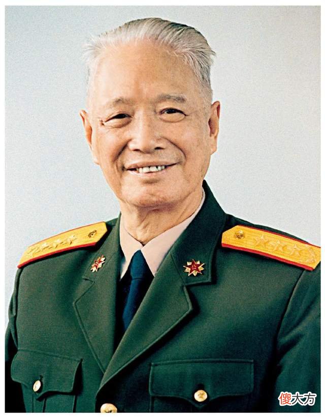 【爱历史】1957年南京军事学院，学生军衔远高于老师，张震：将军先敬礼
