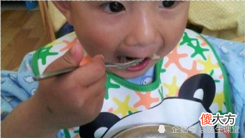 这2种调料很伤脾胃，影响发育！儿科医生提醒：最好少让孩子碰