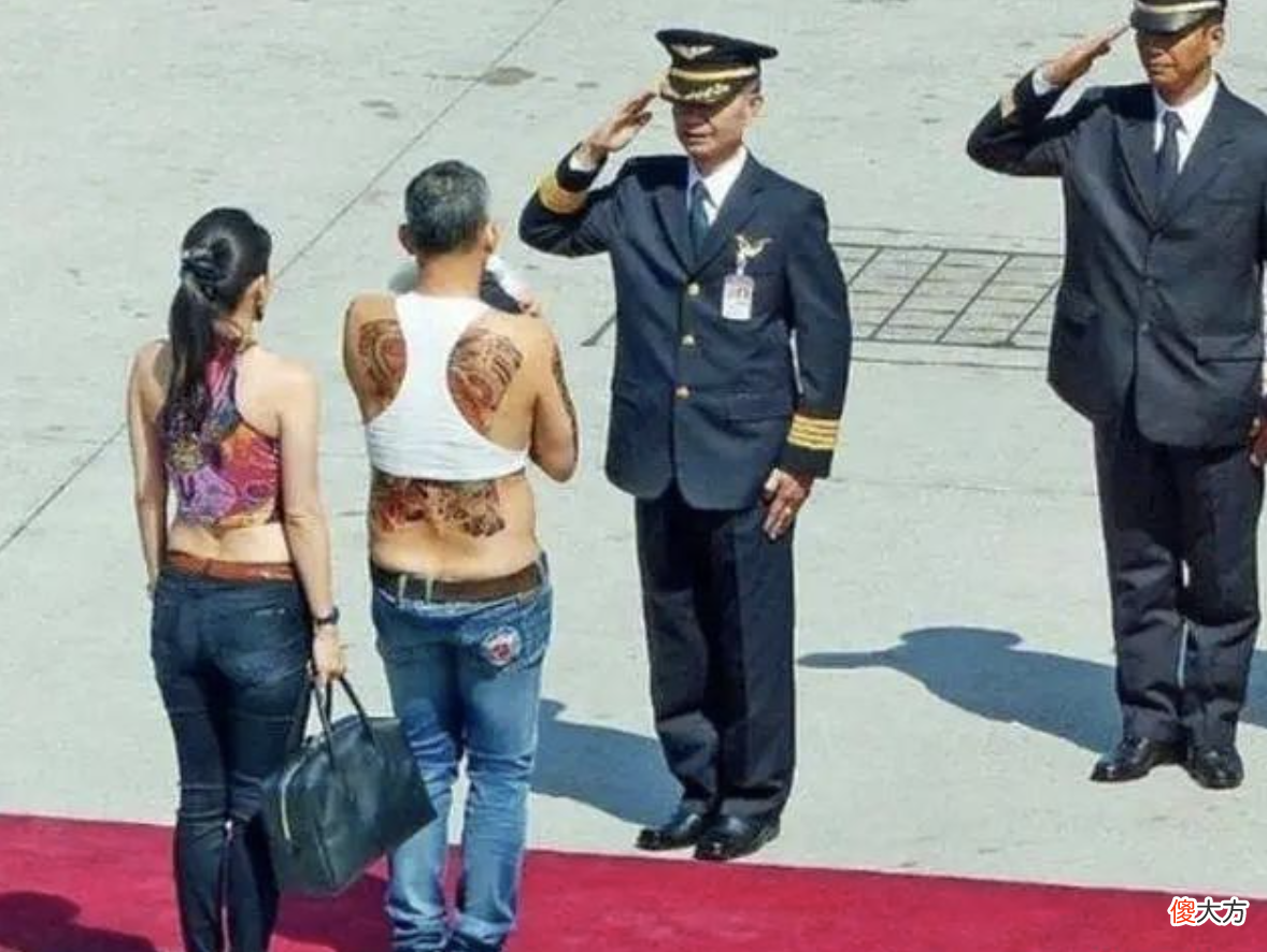 【爱历史】苏提达狂野不输诗妮娜，与西拉米昔日旧照被公开，泰国民众怒了