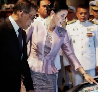 【爱历史】苏提达狂野不输诗妮娜，与西拉米昔日旧照被公开，泰国民众怒了