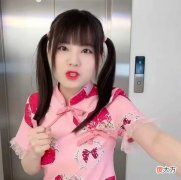 【游戏迷】火线妹挑战粉色旗袍装，气质瞬间提升，网友看到后表示：真不错