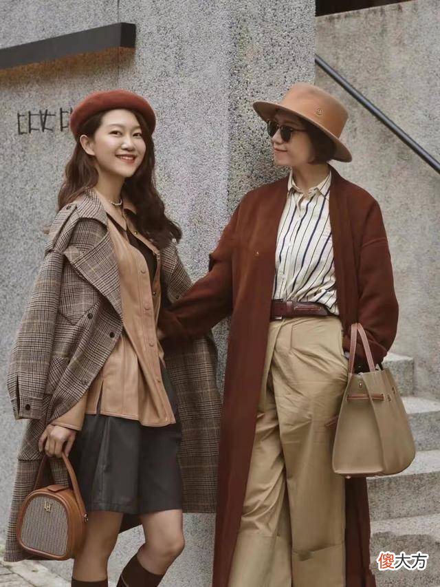 【时尚一点】中年女人的初秋穿搭:腰线明确、配饰丰富,五六十岁女人穿真美