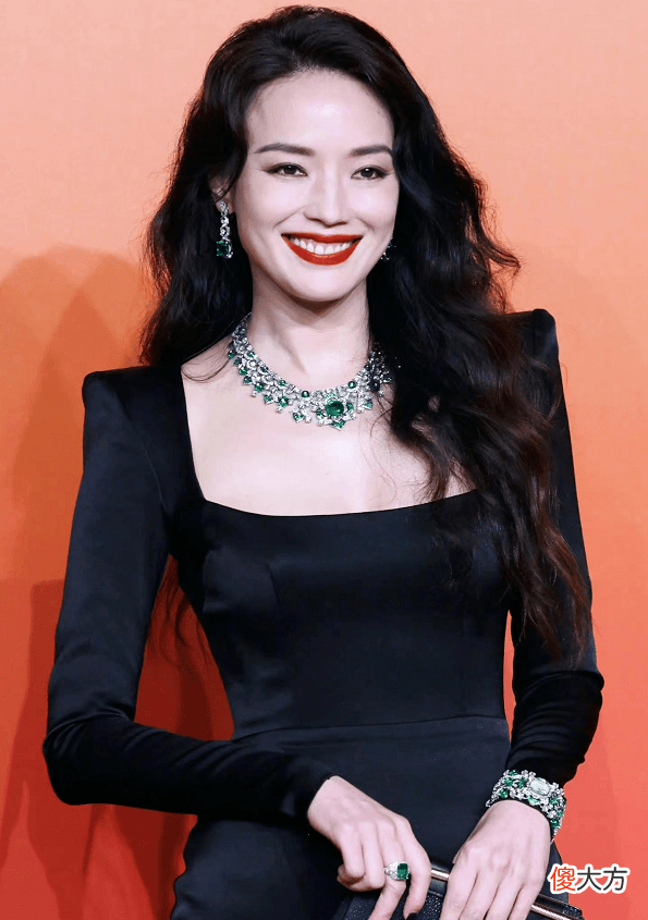 【就爱时尚】舒淇红毯女神真不是吹的，穿黑裙高调走红毯