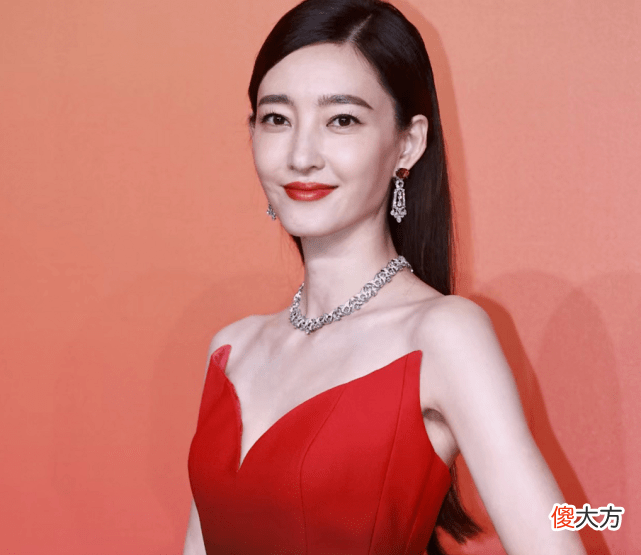 【就爱时尚】舒淇红毯女神真不是吹的，穿黑裙高调走红毯