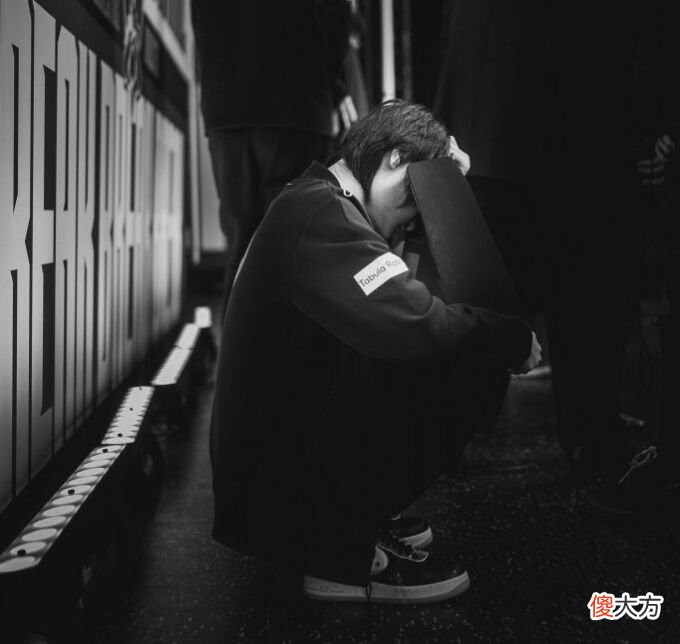 【游戏迷】“FPX迎来好消息了”小天直播逗猫心态明显好转,学猫四肢并用走路,刘青松辟谣:不退役,流言都是假的!