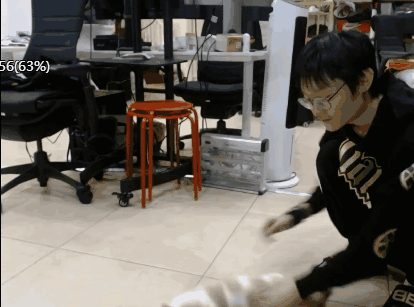 【游戏迷】“FPX迎来好消息了”小天直播逗猫心态明显好转,学猫四肢并用走路,刘青松辟谣:不退役,流言都是假的!