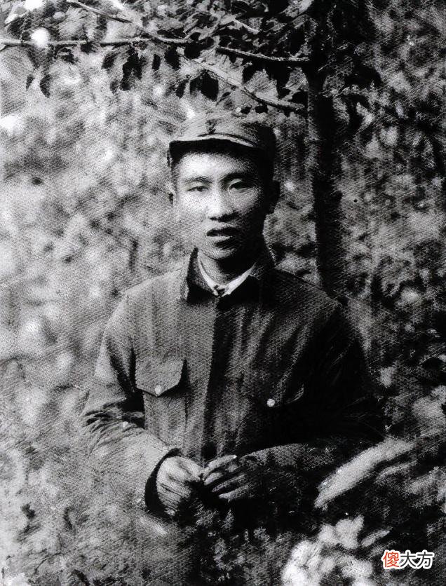 【历史故事】1933年，他才18岁就当上了师政委，为何55年只授少将？