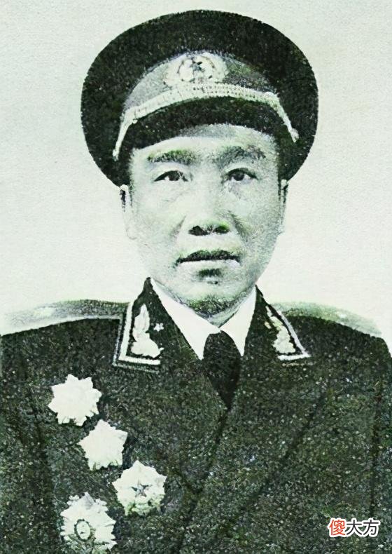 【历史故事】1933年，他才18岁就当上了师政委，为何55年只授少将？