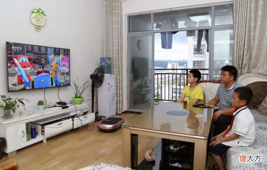 孩子能不能看电视？这个年龄是道坎，不看终身受益