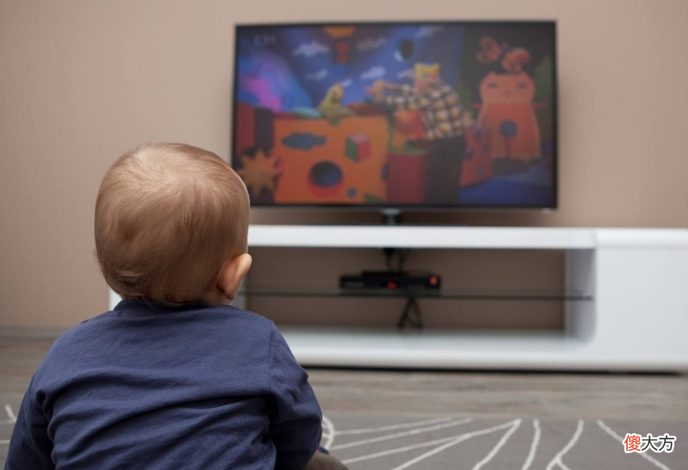 孩子能不能看电视？这个年龄是道坎，不看终身受益