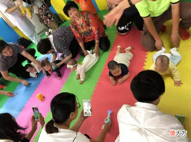 宝宝“先爬后走”与“不爬就走”有3个差异，很多家长还不知道
