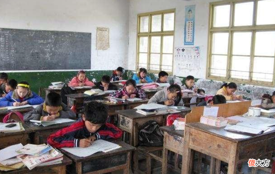 在农村教了一辈子学，老教师感到悲哀：为什么我教不好农村娃？