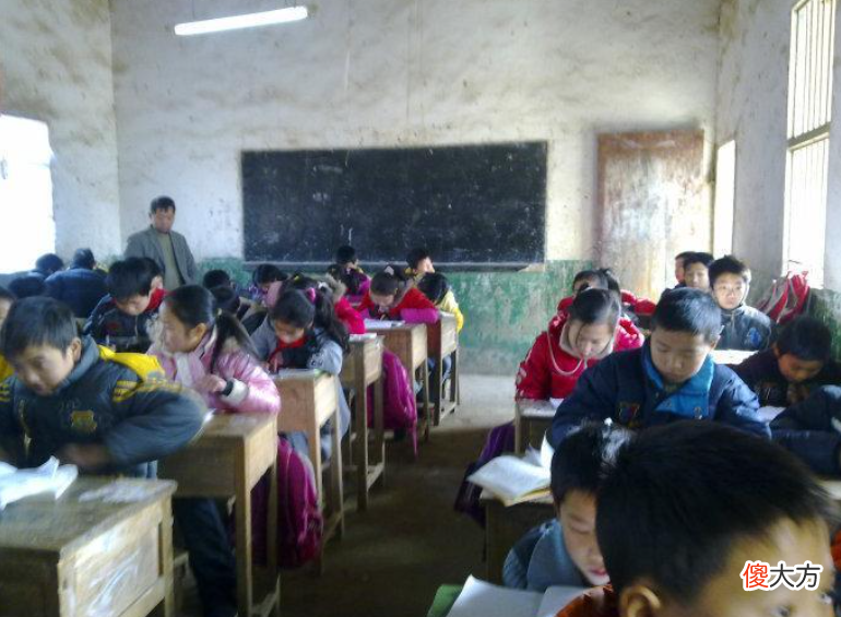 在农村教了一辈子学，老教师感到悲哀：为什么我教不好农村娃？