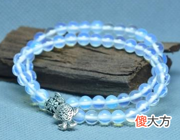 8月29日诞生石-蛋白石