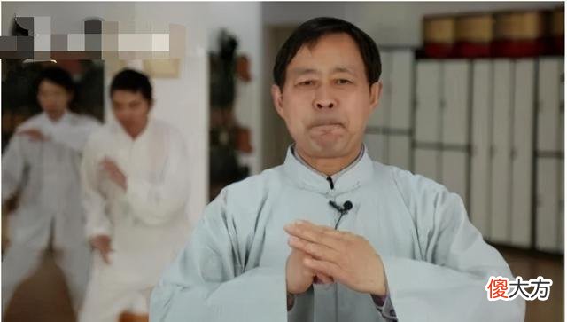 【历史故事】作揖：传承3000年的作揖礼节，如今被握手取代，算是文化丢失吗？