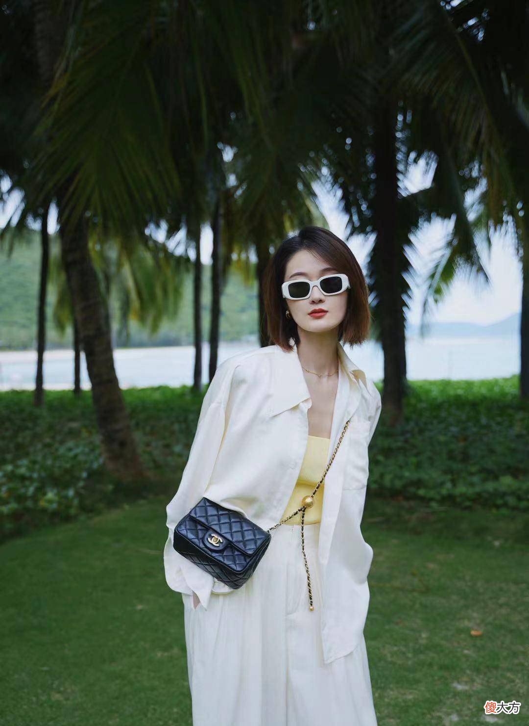 【就爱时尚】纯色oversize衬衫搭配黄色吊带背心