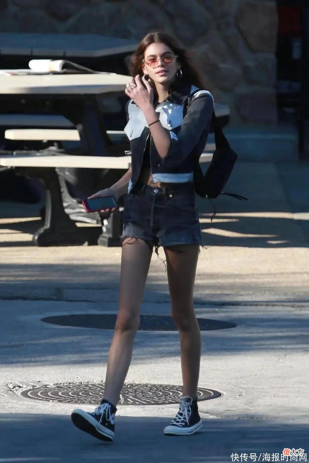 【就爱时尚】入秋的第一双帆布鞋,从年轻超模到时尚主编统统被它打败