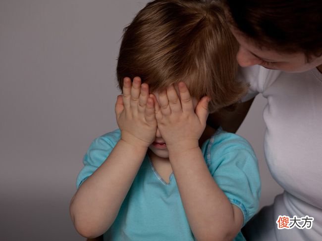 孩子一到晚上就怕黑,睡觉总要开着灯,ta到底在怕啥