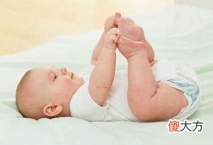 宝宝穿了纸尿裤还侧漏？不一定是穿不好，可能只是尺码不对