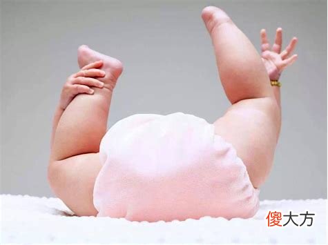 宝宝穿了纸尿裤还侧漏？不一定是穿不好，可能只是尺码不对